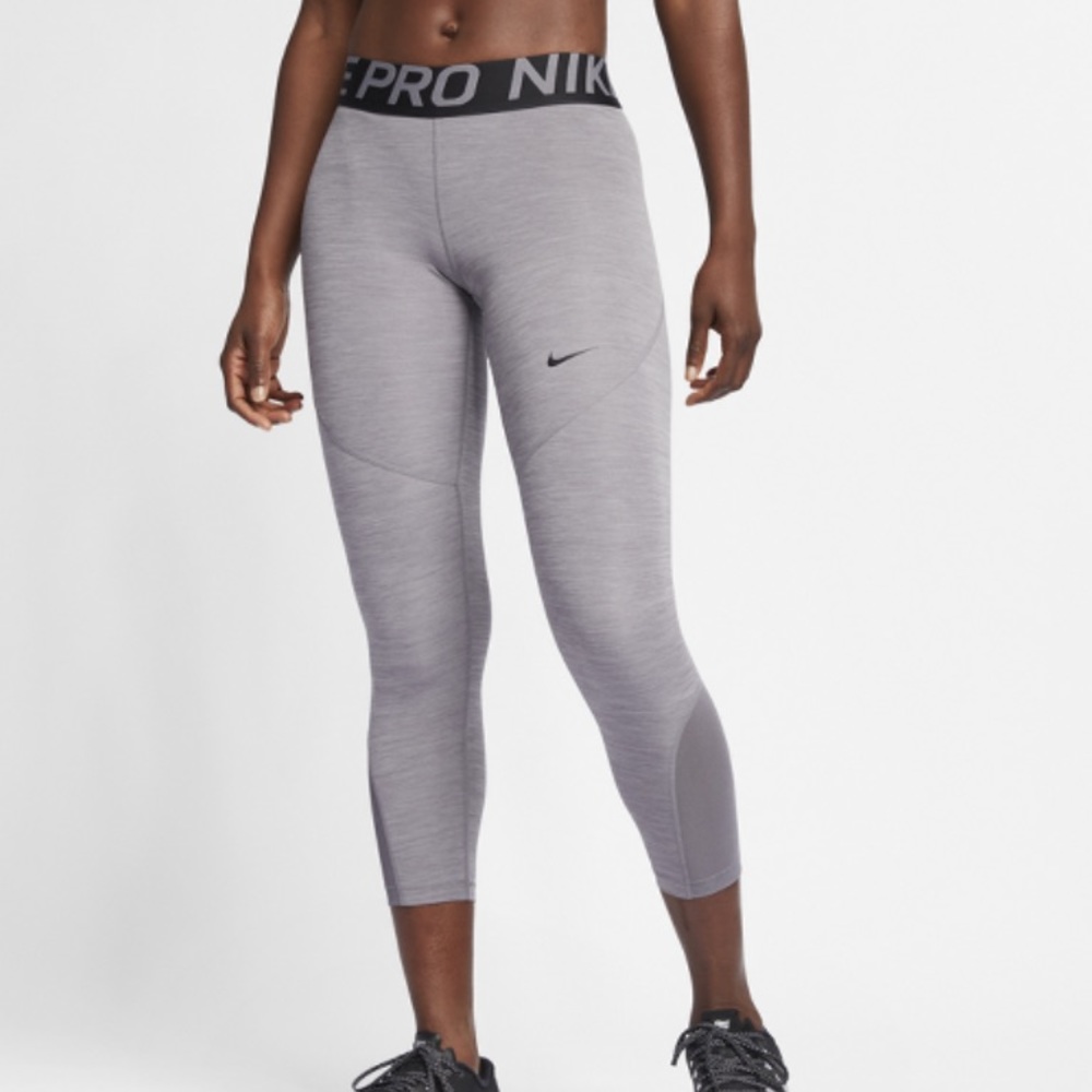 Nike Pro Women's Cropped Tights	
Size S (4–6)